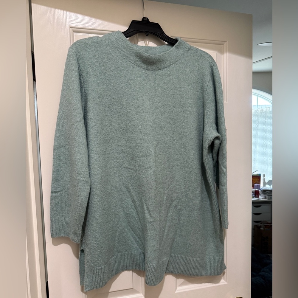 LOFT Women's Sweater in Light Green